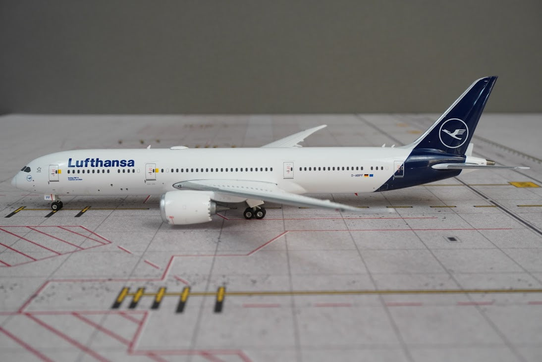 Phoenix Models 1:400 Lufthansa Boeing 787-9 D-ABPF 04705