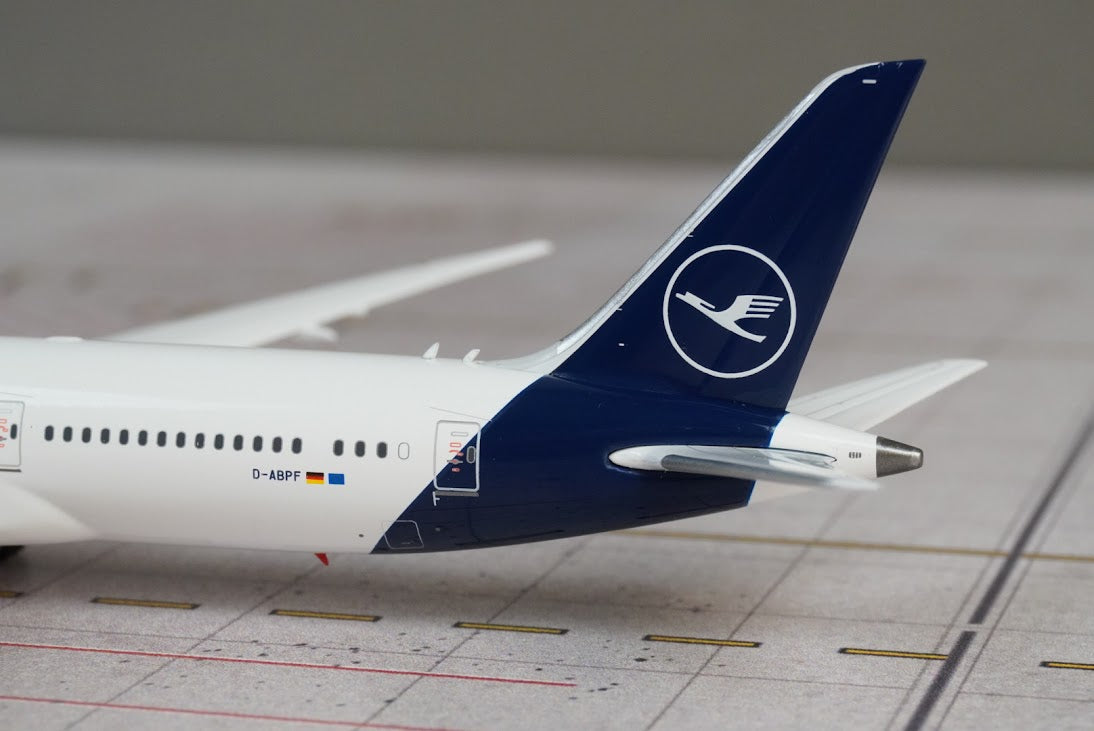 Phoenix Models 1:400 Lufthansa Boeing 787-9 D-ABPF 04705