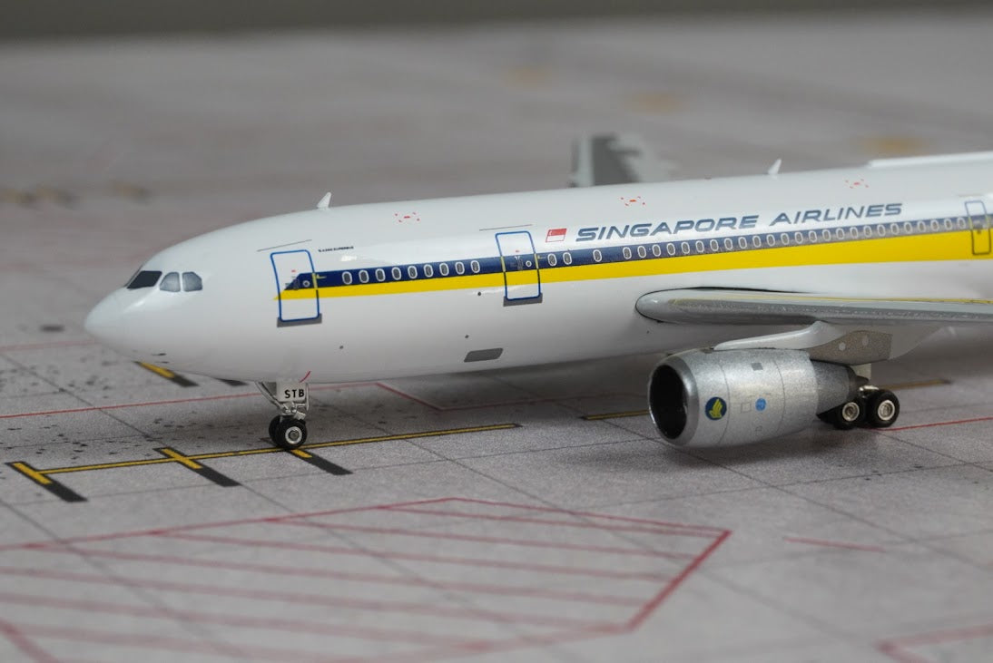 Phoenix Models 1:400 Singapore Airlines Airbus A300B4-203 9V-STB 04700