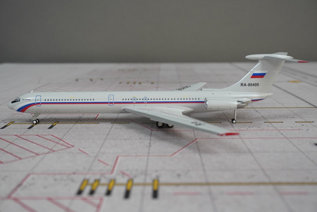 Phoenix Models 1:400 Rossiya Russian Air Force Ilyushin IL-62M RA-86495 12105