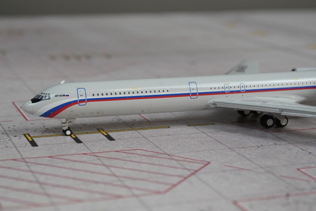 Phoenix Models 1:400 Rossiya Russian Air Force Ilyushin IL-62M RA-86495 12105