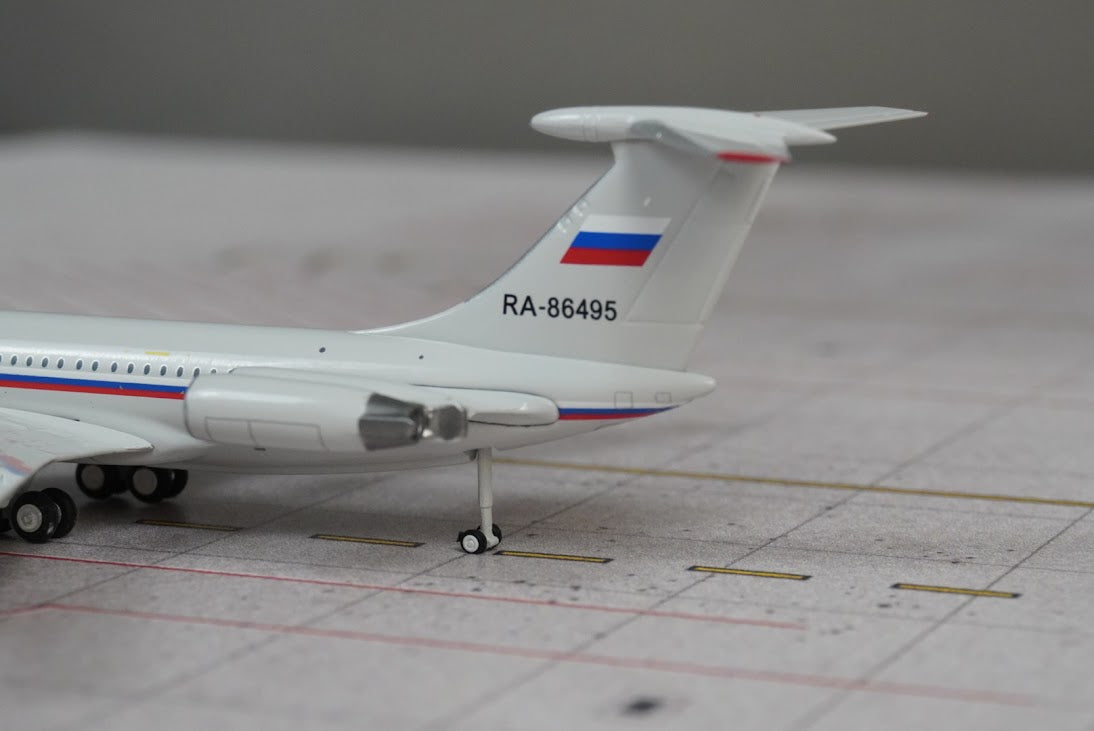 Phoenix Models 1:400 Rossiya Russian Air Force Ilyushin IL-62M RA-86495 12105