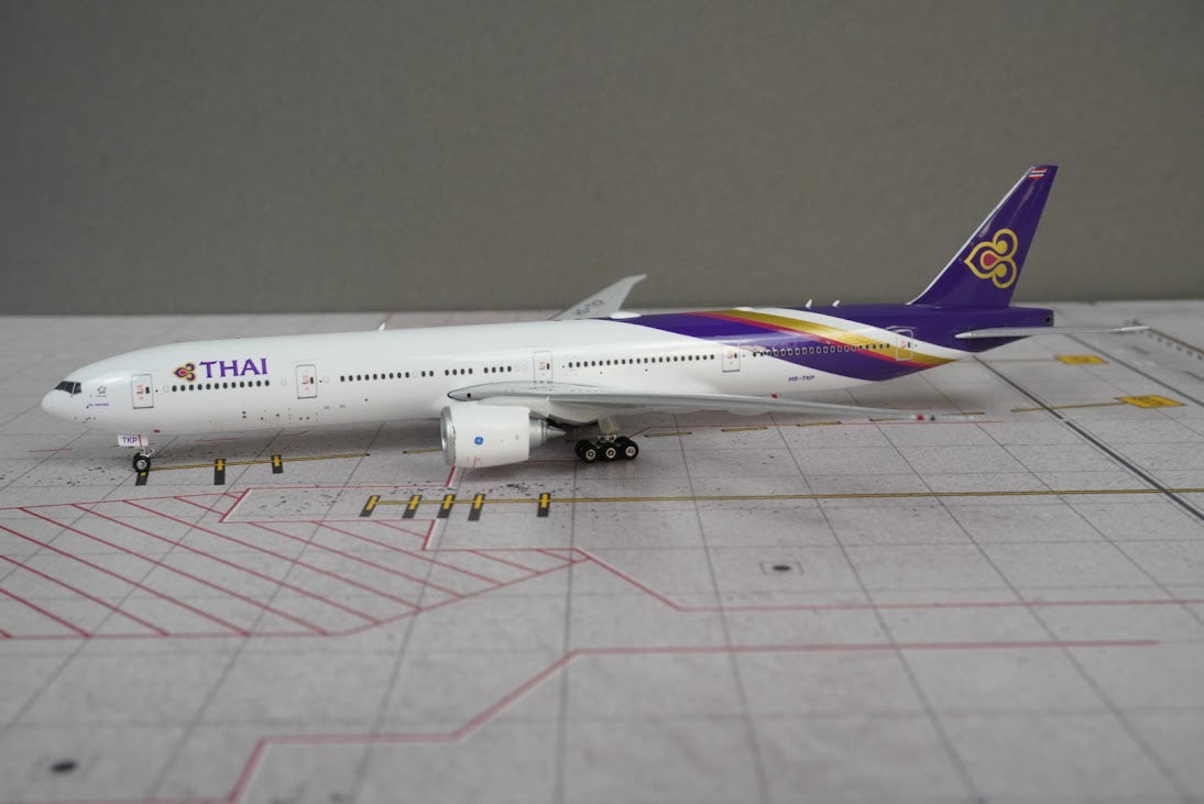 Phoenix Models 1:400 Thai Airways Boeing 777-300ER HS-TKP 12102