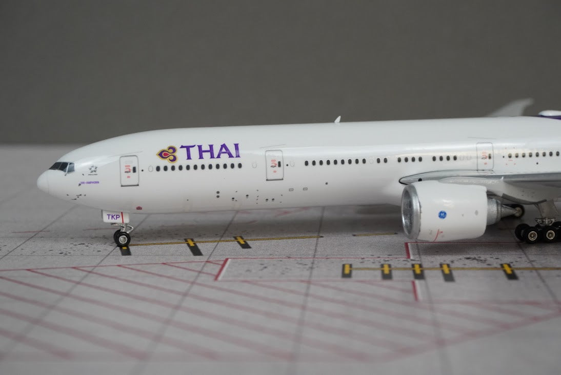 Phoenix Models 1:400 Thai Airways Boeing 777-300ER HS-TKP 12102