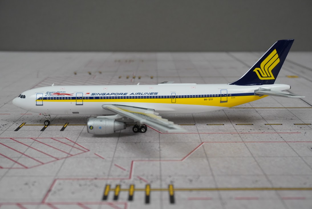 Phoenix Models 1:400 Singapore Airlines Airbus A300B4-203 9V-STF "25 Years of Nation Building" 04699