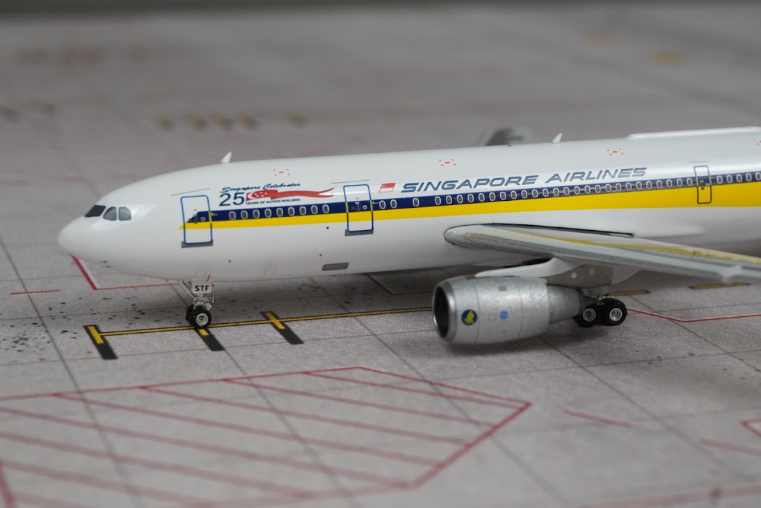 Phoenix Models 1:400 Singapore Airlines Airbus A300B4-203 9V-STF "25 Years of Nation Building" 04699