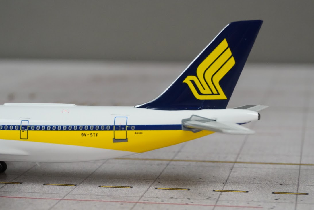 Phoenix Models 1:400 Singapore Airlines Airbus A300B4-203 9V-STF "25 Years of Nation Building" 04699