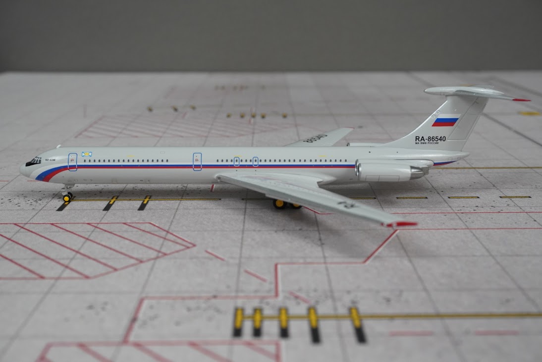 Phoenix Models 1:400 Rossiya Russian Navy Ilyushin IL-62M RA-86540 12106