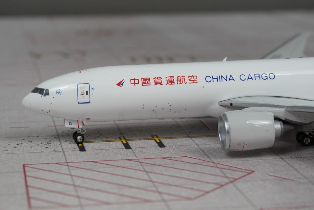 Phoenix Models 1:400 China Cargo Boeing 777-200F B-221S "Shanghai Museum" 12100
