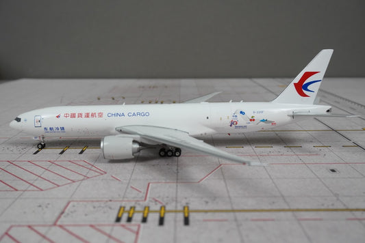 Phoenix Models 1:400 China Cargo Boeing 777-200F B-220F "China-Chile Fresh Express 10th Anniversary" 12099