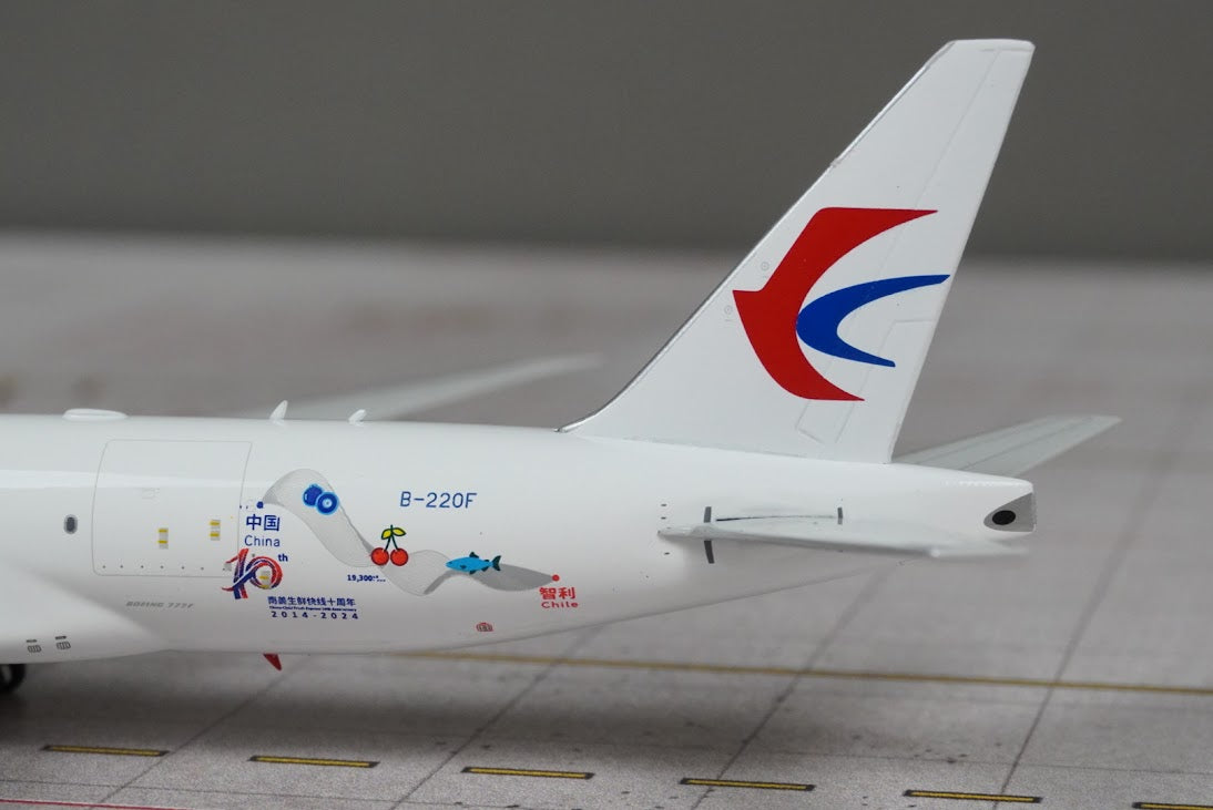 Phoenix Models 1:400 China Cargo Boeing 777-200F B-220F "China-Chile Fresh Express 10th Anniversary" 12099
