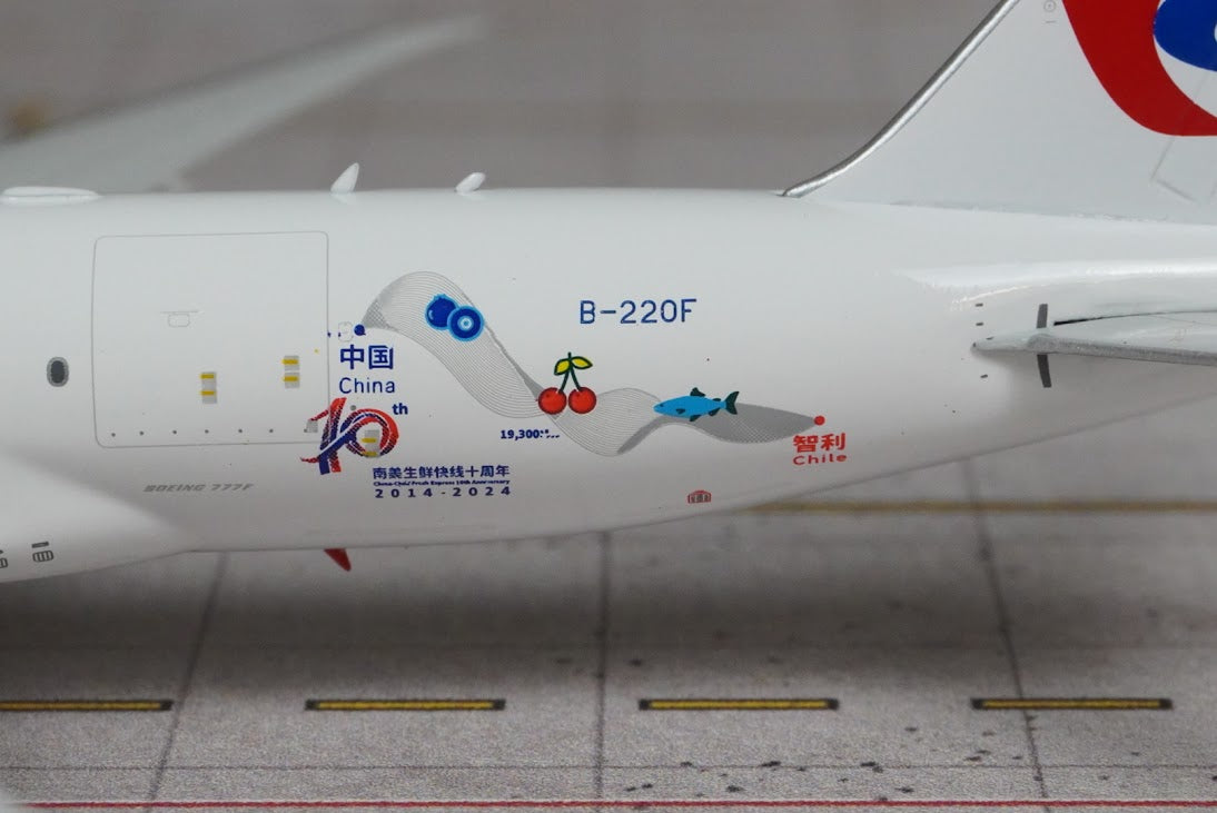 Phoenix Models 1:400 China Cargo Boeing 777-200F B-220F "China-Chile Fresh Express 10th Anniversary" 12099