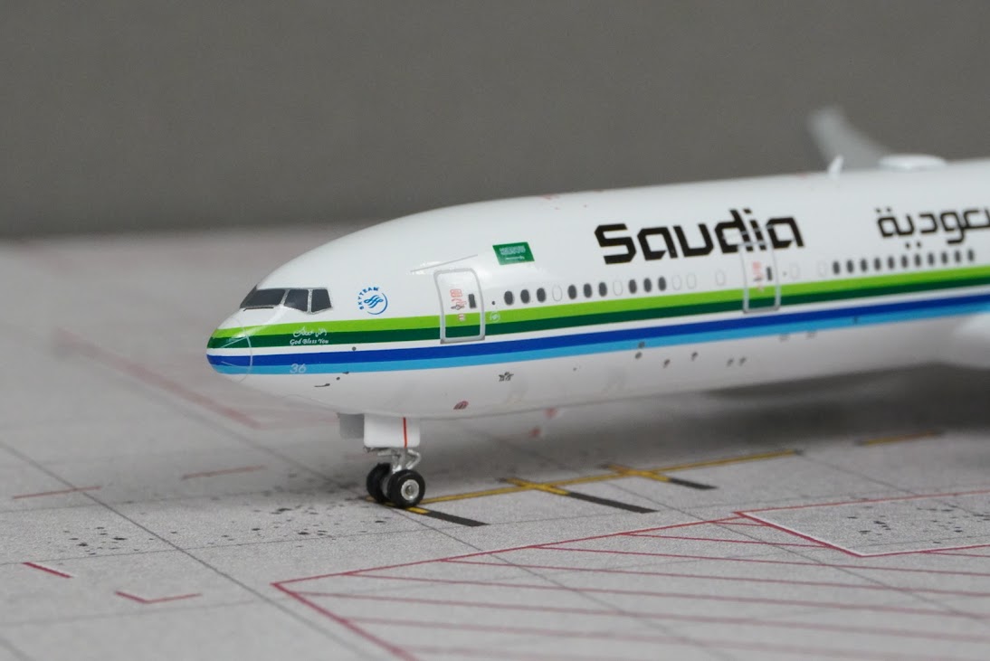 Phoenix Models 1:400 Saudia Boeing 777-300ER HZ-AK36 "80 Years" 12101