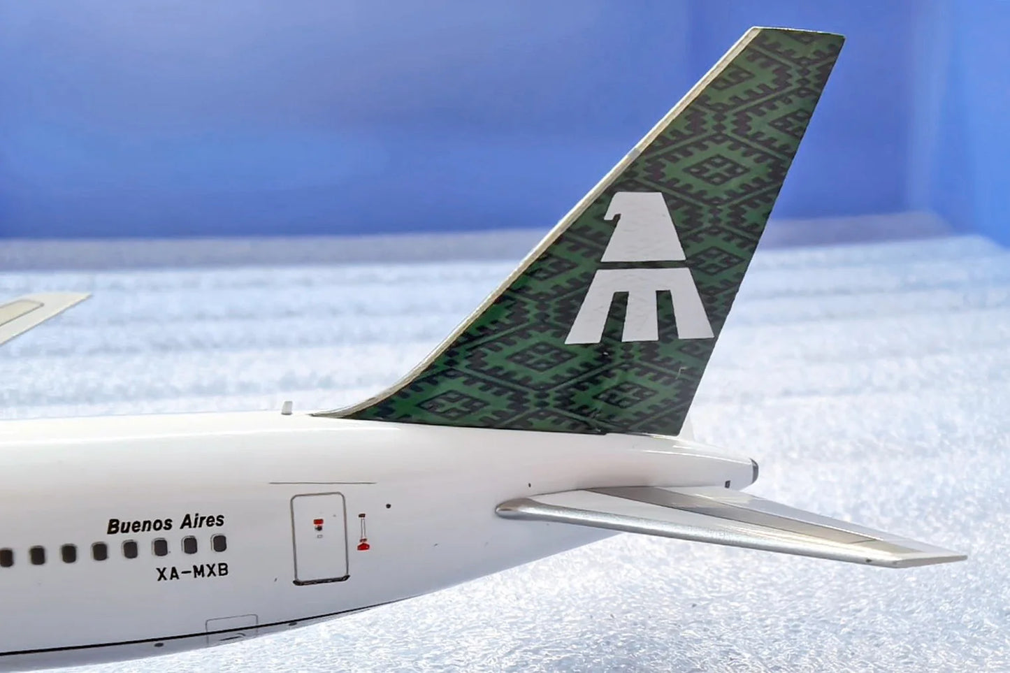 El Aviador 1:400 Mexicana Boeing 767-300 XA-MXB EAV400-MXB