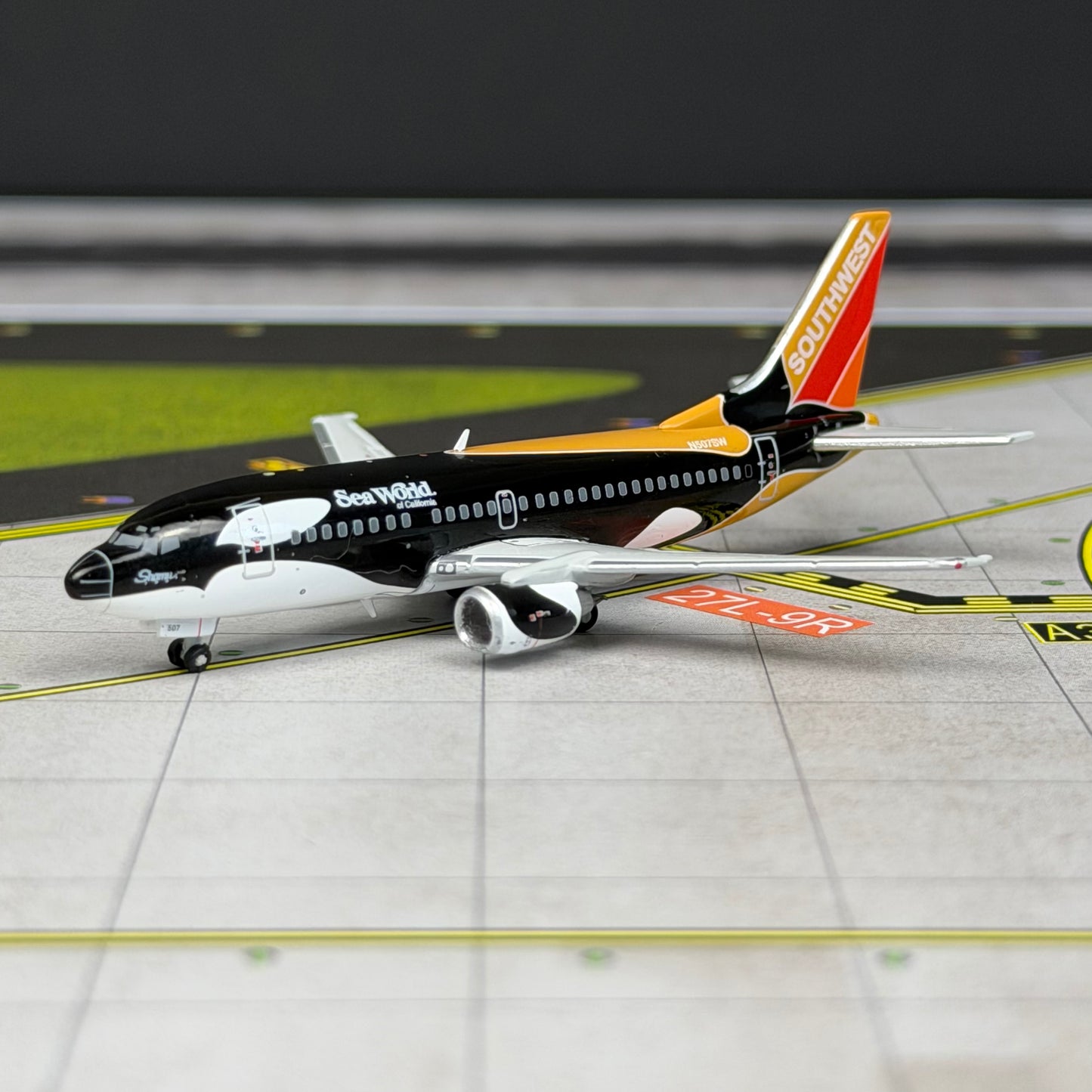JC Wings 1:400 Southwest Airlines Boeing 737-500 N507SW "Seaworld of California" XX40471