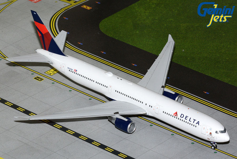 Gemini200 Delta Air Lines Boeing 767-400ER N842MH "Vince Dooley" G2DAL1444
