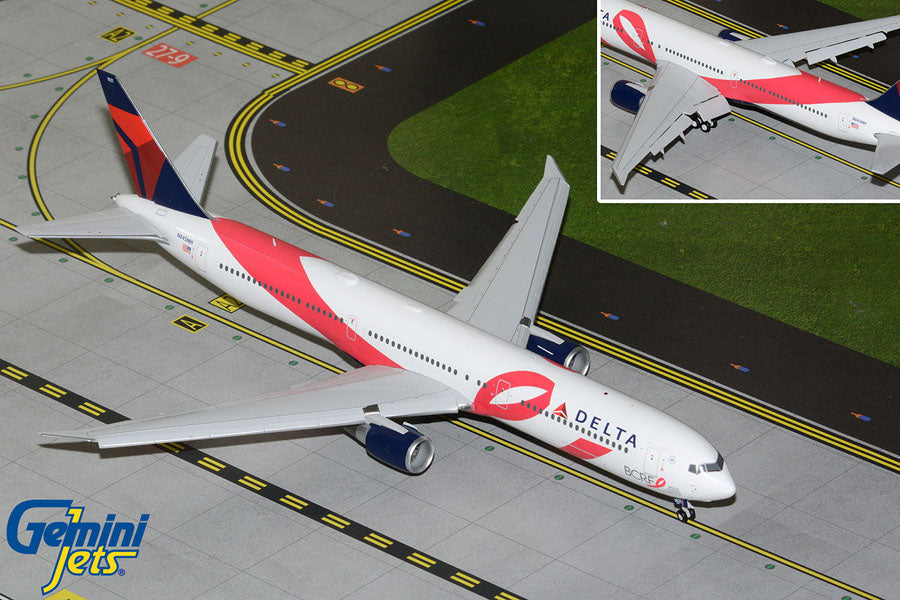 Gemini200 Delta Air Lines Boeing 767-400ER N845MH "Breast Cancer Research Foundation" Flaps Down G2DAL1446F