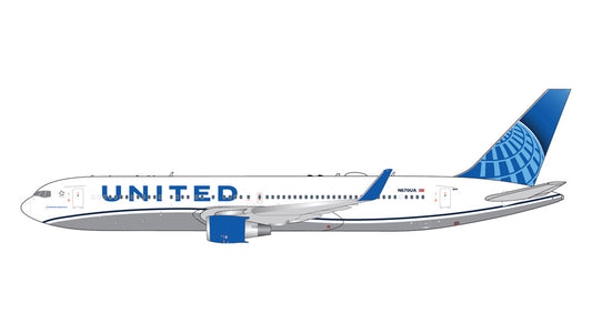 Pre-order GeminiJets 1:400 United Airlines Boeing 767-300ER N670UA GJUAL2227