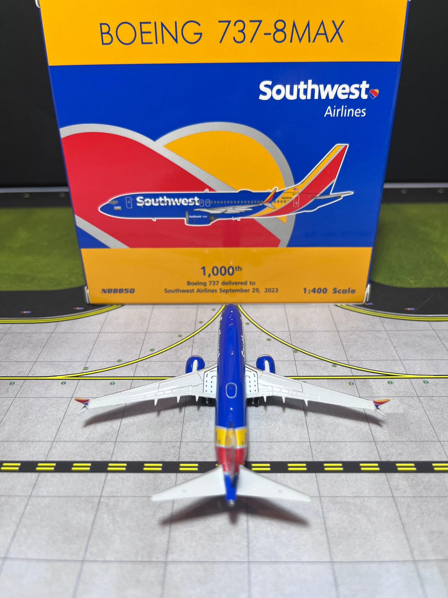 Phoenix Models 1:400 Southwest Airlines Boeing 737 MAX 8 "1000th 737" N8885Q 04571