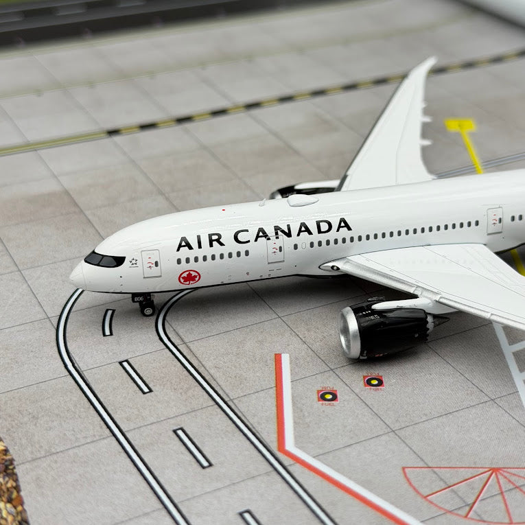Phoenix Models 1:400 Air Canada Boeing 787-8 C-GHPY 04667