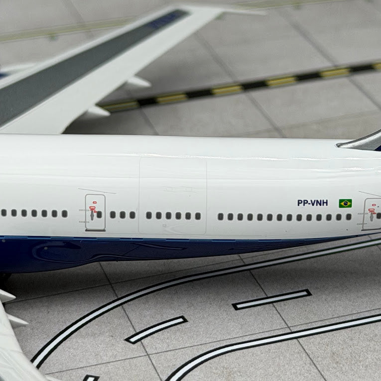 Phoenix Models 1:400 VARIG Boeing 747-300M PP-VNH 12064