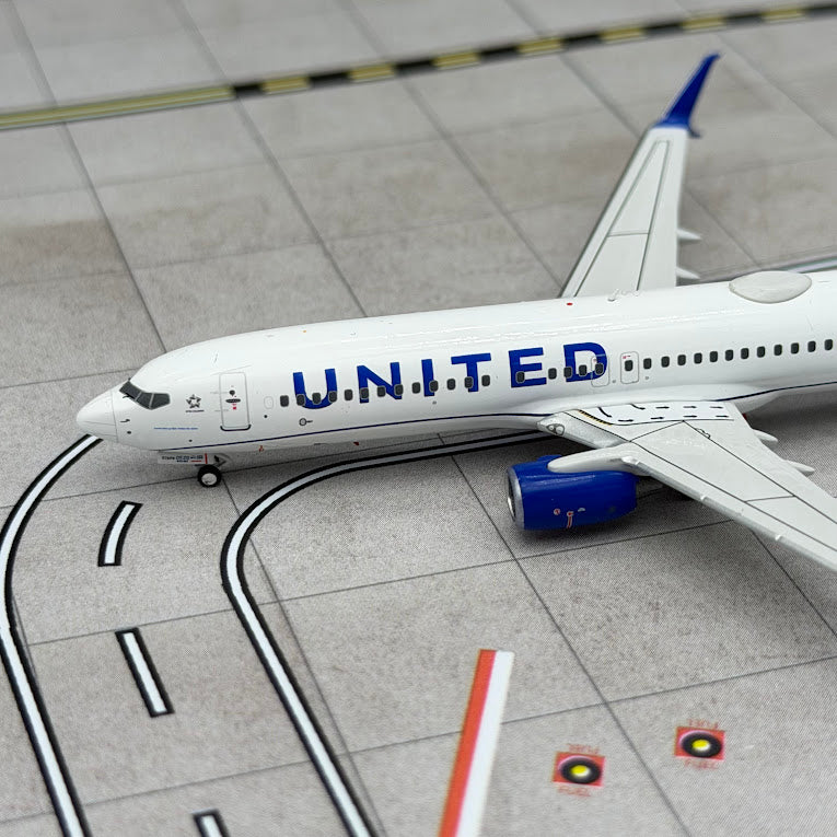 Aero Polaris 1:400 United Airlines Boeing 737-800 N77520 HA7380026