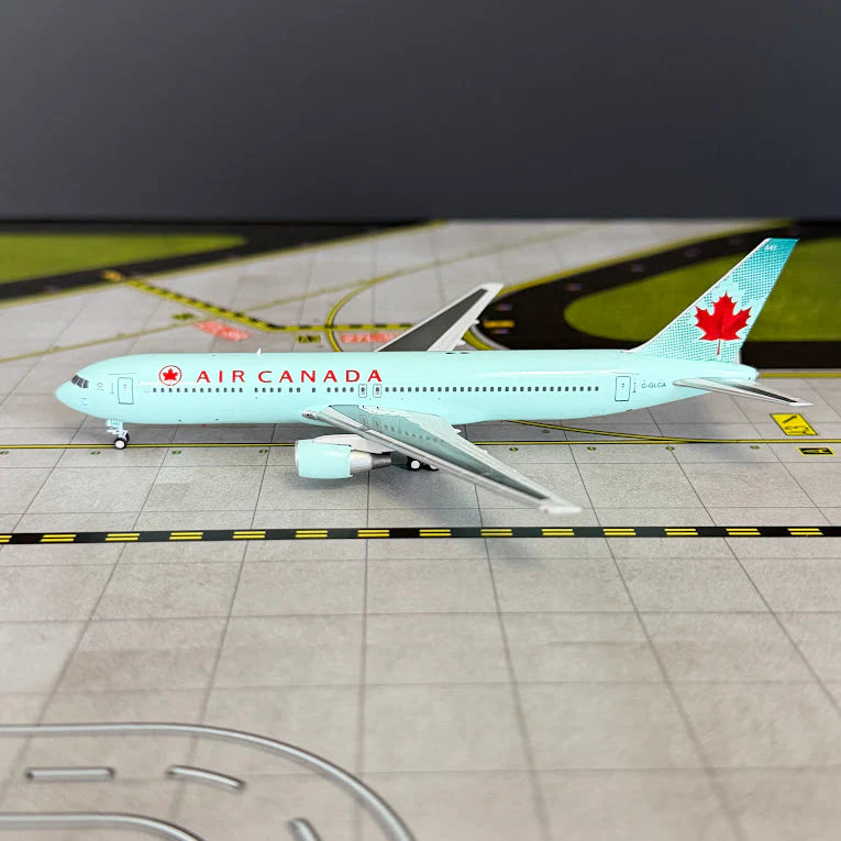 *Imperfect* C Models 1:400 Air Canada Boeing 767-300 C-GLCA C0050