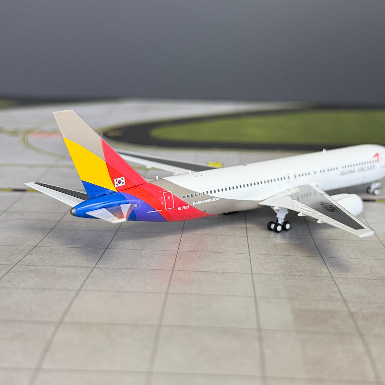 C Models 1:400 Asiana Airlines Boeing 767-300 HL7528 C0052