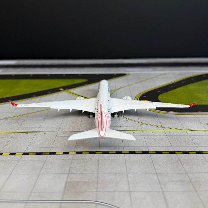 JC Wings 1:400 Turkish Airlines Airbus A350-900 TC-LGH "400th Aircraft" Flaps Down XX40171A