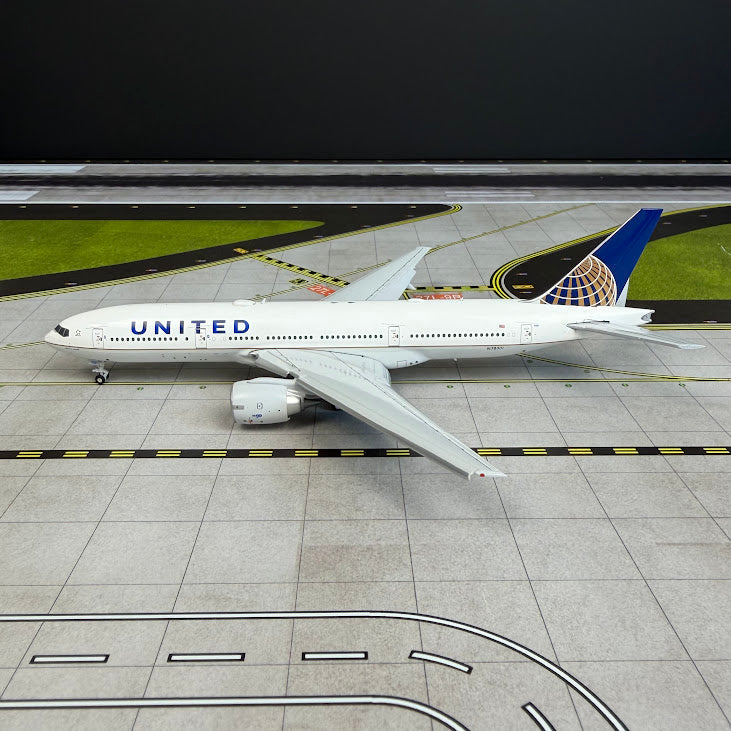 JC Wings 1:400 United Airlines Boeing 777-200ER N78001 "Gordon M. Bethune" Flaps Down XX40671A