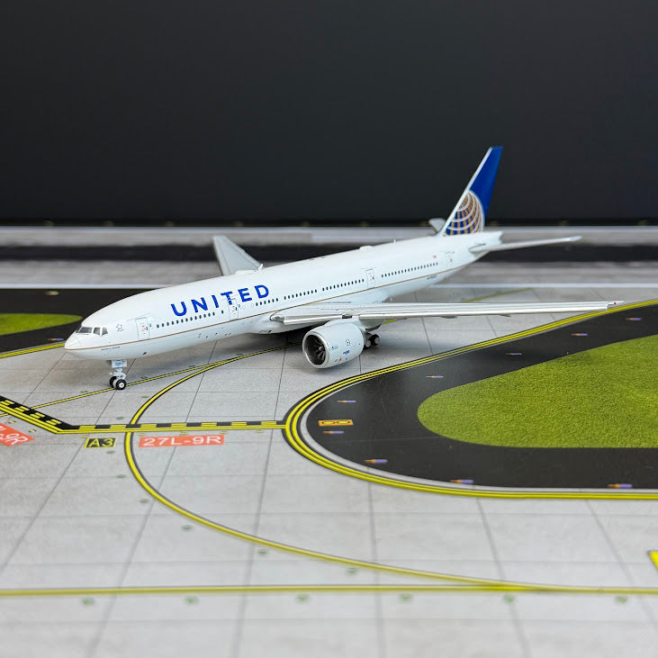 JC Wings 1:400 United Airlines Boeing 777-200ER N78001 "Gordon M. Bethune" Flaps Down XX40671A