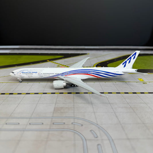 JC Wings 1:400 Boeing 777-300ER N5017V "World Tour" XX4972