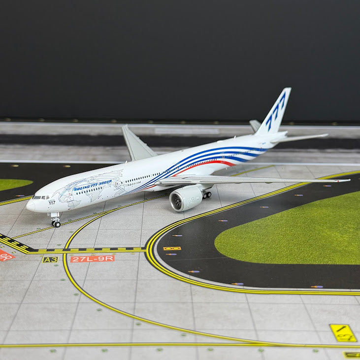 JC Wings 1:400 Boeing 777-300ER N5017V "World Tour" XX4972