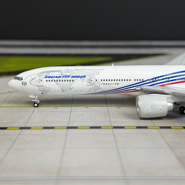 JC Wings 1:400 Boeing 777-300ER N5017V "World Tour" XX4972