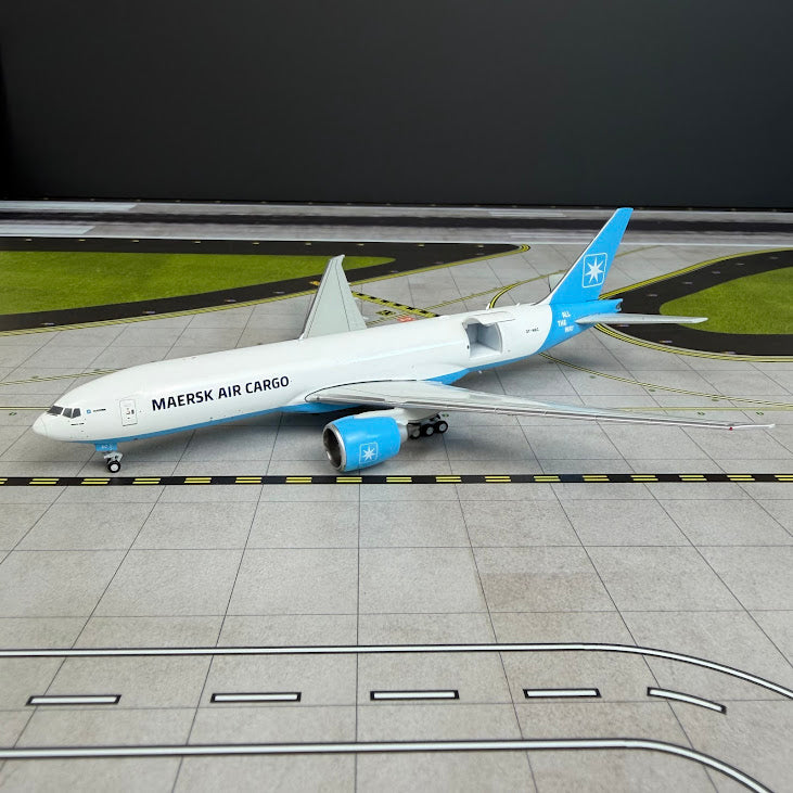 JC Wings 1:400 Maersk Air Cargo Boeing 777F OY-MAC Interactive XX40289C