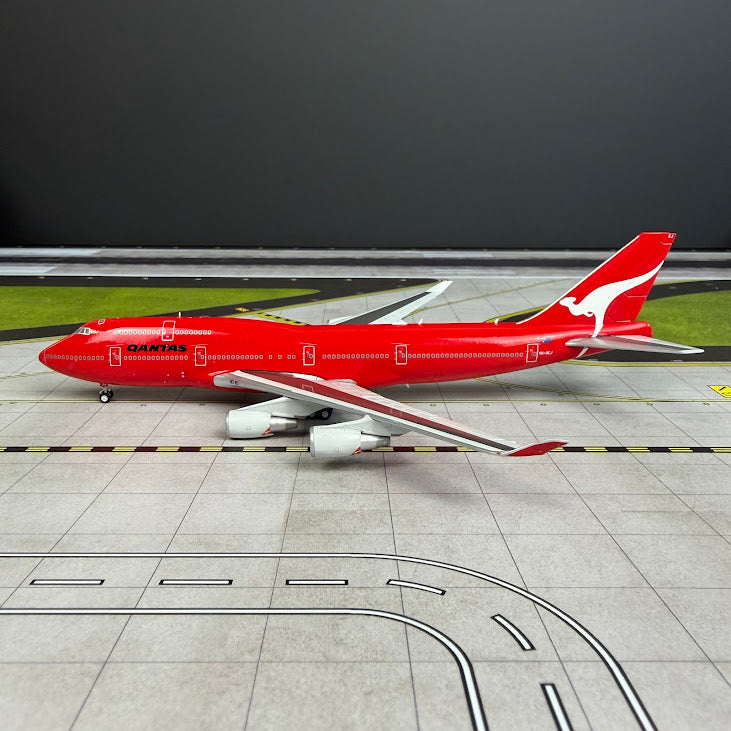 JC Wings 1:400 Qantas Boeing 747-400 VH-OEJ "All Red" XX40382