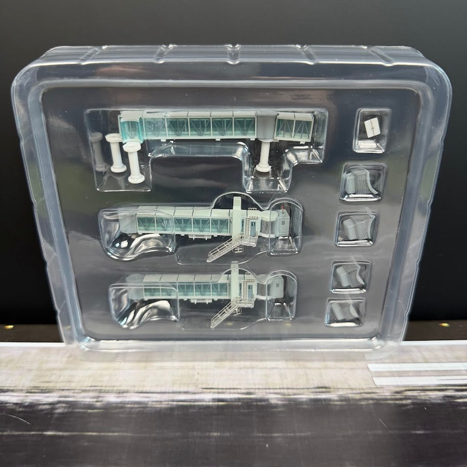 JC Wings 1:400 Passenger Air Bridge Boeing 747 Green LH4391