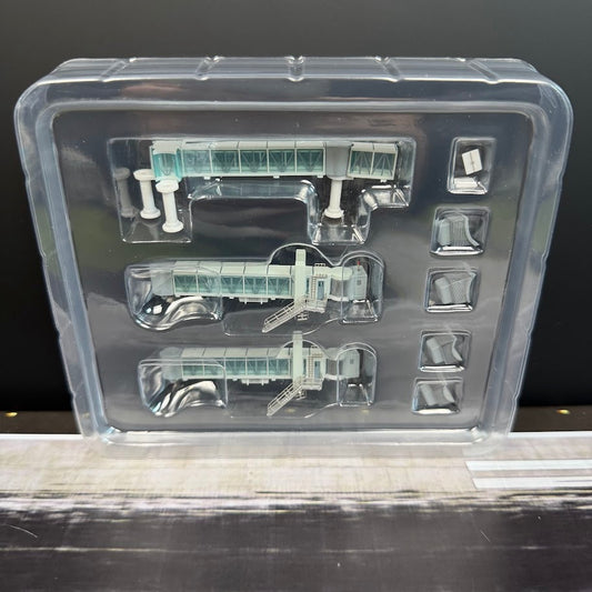 JC Wings 1:400 Passenger Air Bridge Boeing 747 Green LH4391