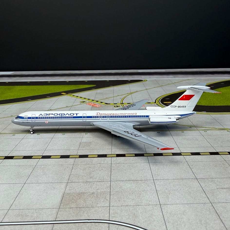 Phoenix Models 1:400 Aeroflot Ilyushin IL-62 CCCP-86459 "Far Eastern" 12041