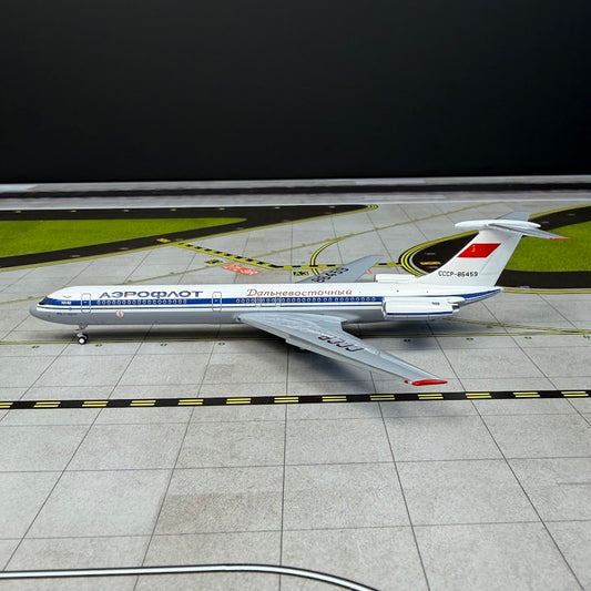 Phoenix Models 1:400 Aeroflot Ilyushin IL-62 CCCP-86459 "Far Eastern" 12041