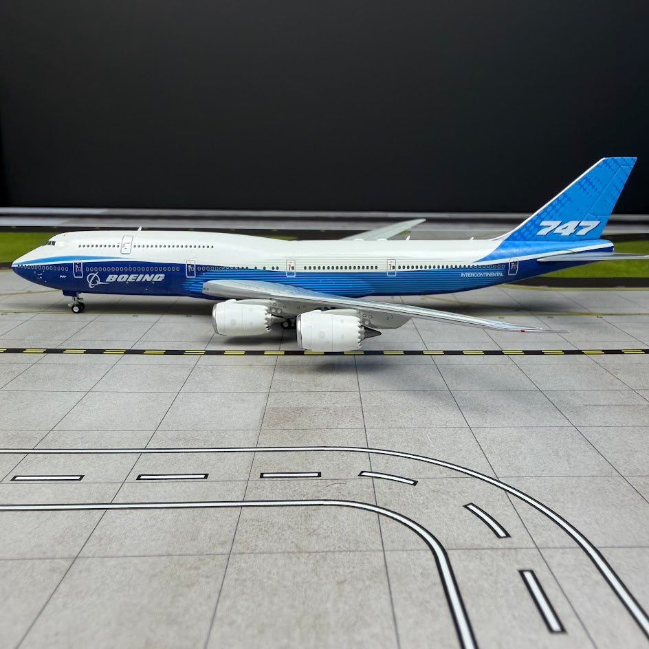 HX Models 1:400 Boeing Company 747-8 "Blue House Livery"