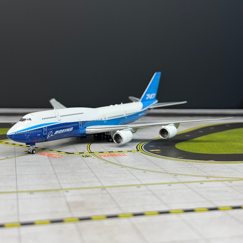 HX Models 1:400 Boeing Company 747-8 "Blue House Livery"