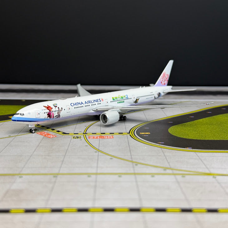 Phoenix Models 1:400 China Airlines Boeing 777-300ER B-18055 "Zootopia 2" 04680