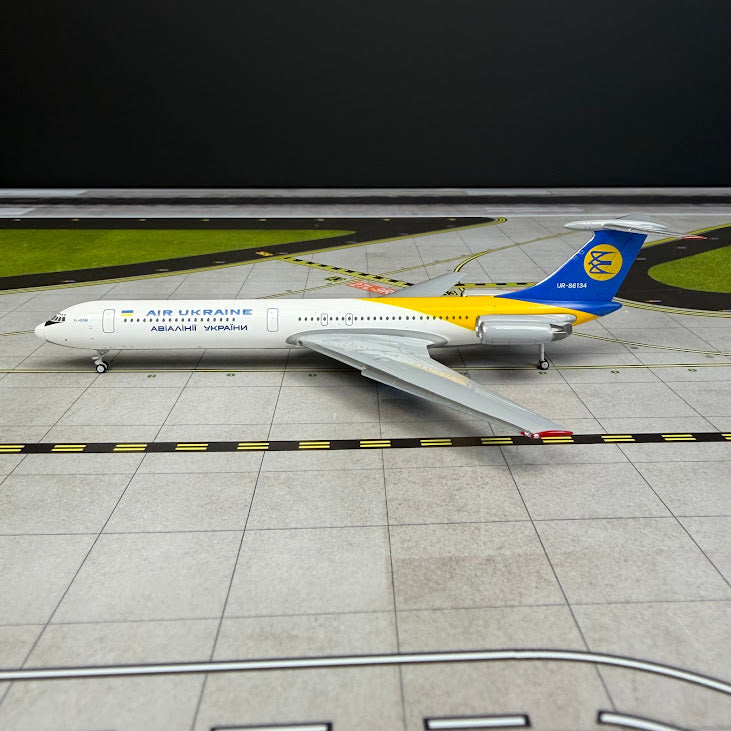 Phoenix Models 1:400 Air Ukraine Ilyushin IL-62M UR-86134 12069