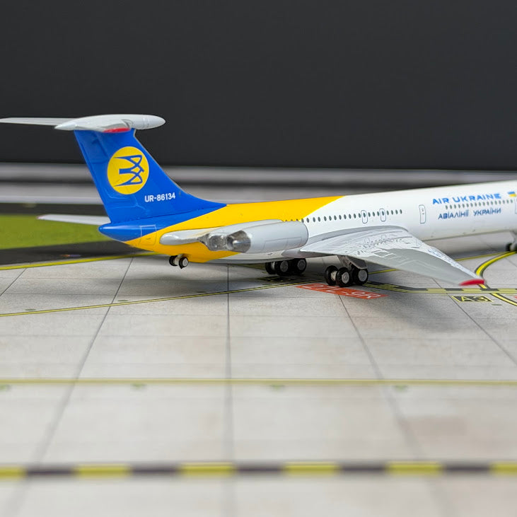 Phoenix Models 1:400 Air Ukraine Ilyushin IL-62M UR-86134 12069