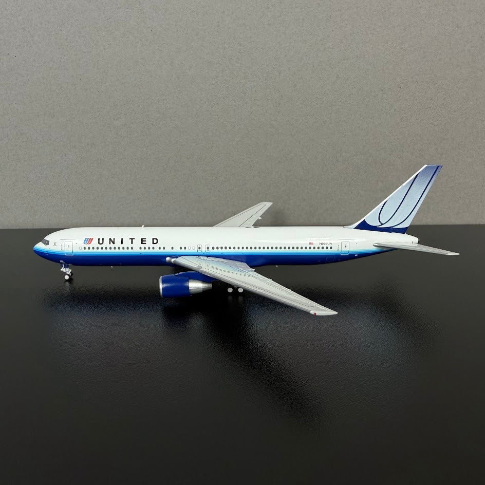 C Models 1:400 United Airlines Boeing 767-300 N655UA "Blue Tulip" C0053