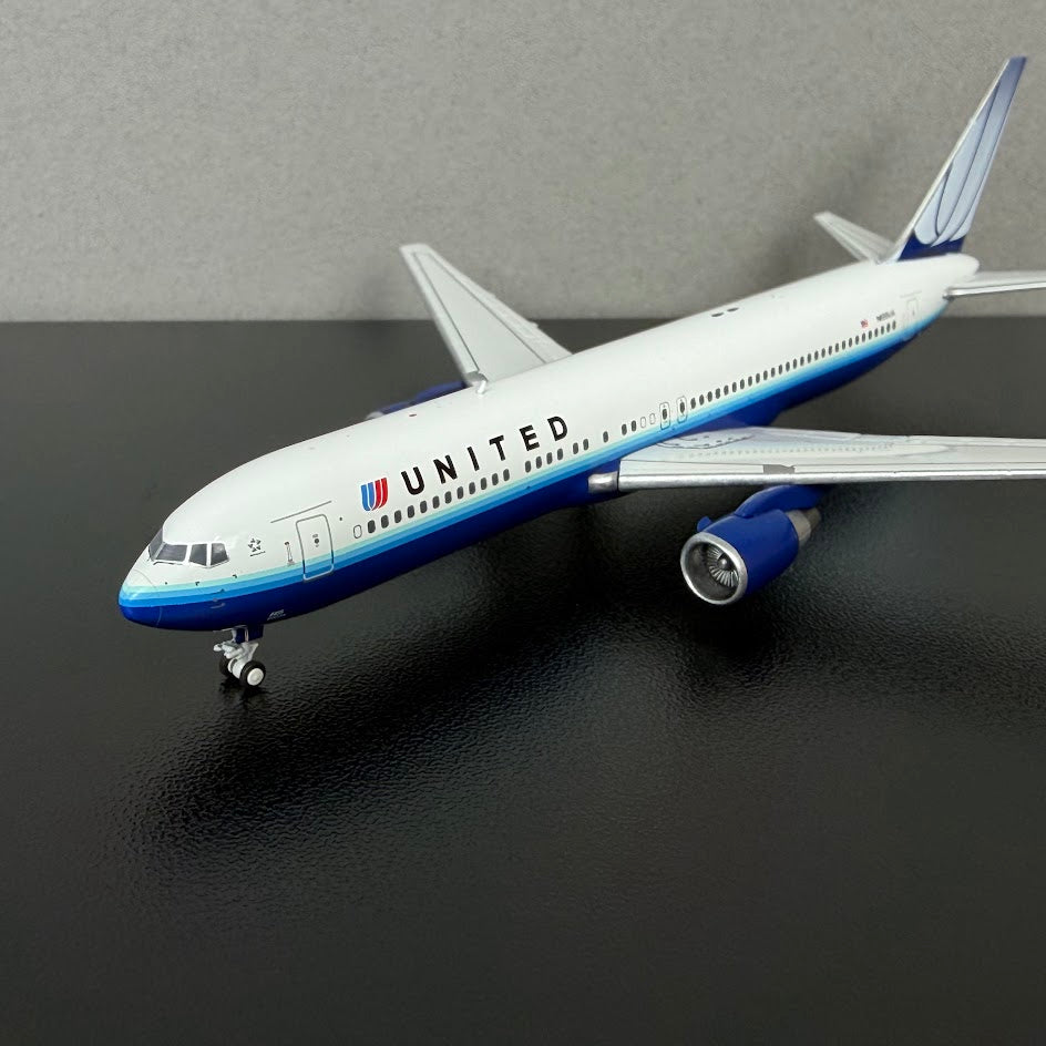 C Models 1:400 United Airlines Boeing 767-300 N655UA "Blue Tulip" C0053