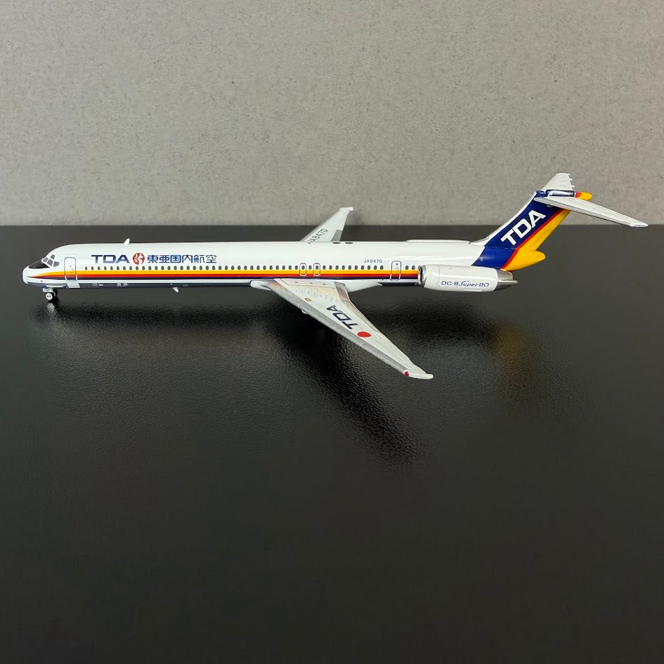 Phoenix Models 1:400 Toa Domestic Airlines (TDA) McDonnell Douglas MD-81 JA8470 04678