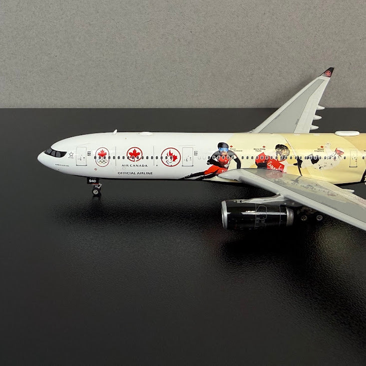 Phoenix Models 1:400 Air Canada Airbus A330-300 C-GEGC "Fly the Flag" 12072