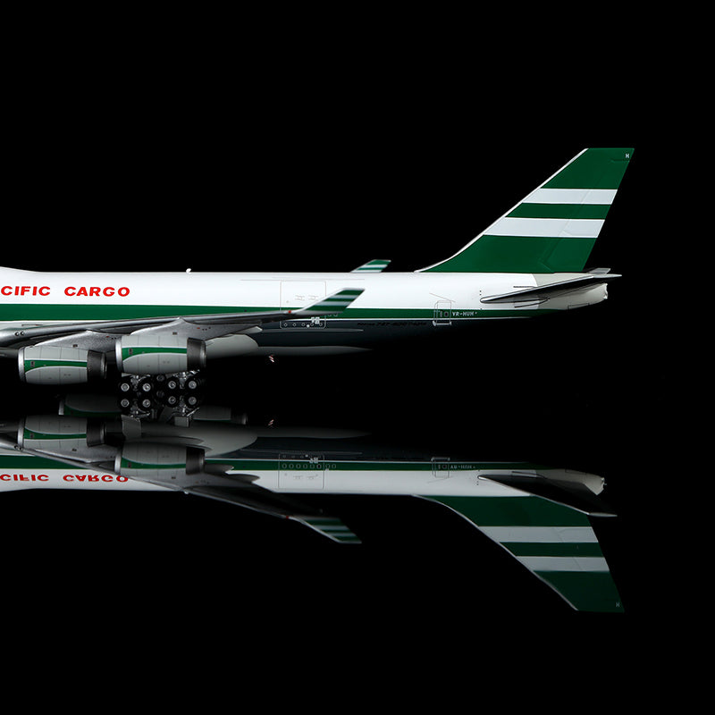 YY Wings 1:400 Cathay Pacific Boeing 747-400F VR-HUH YY74421